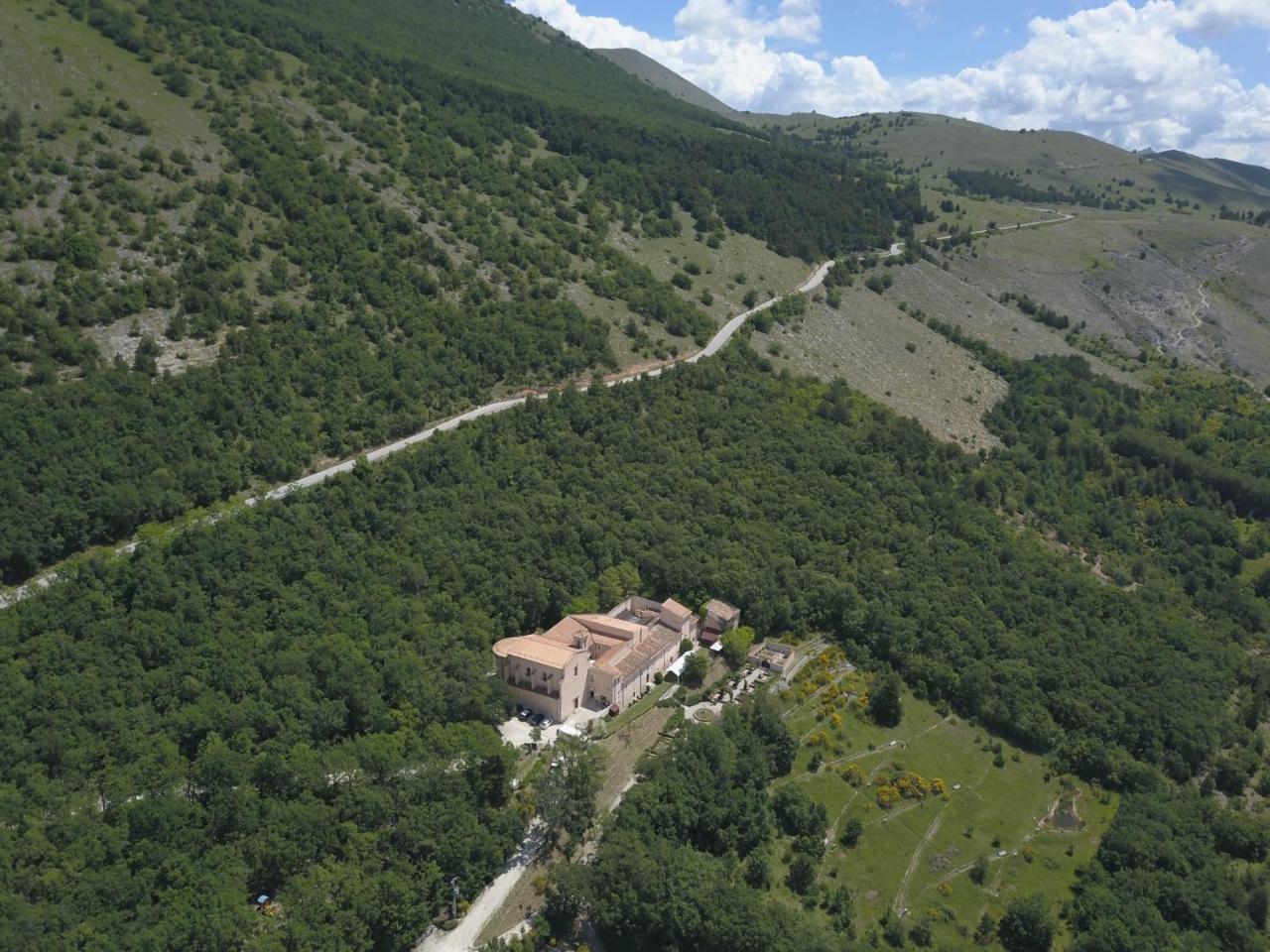 Convento Di San Colombo Hotel Санто Стефано ди Сесанио Екстериор снимка